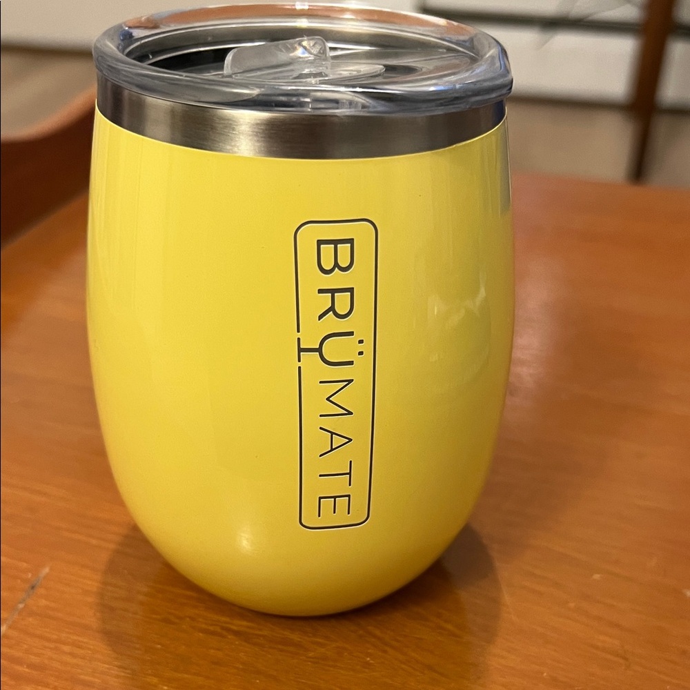 Brumate UNCORK'D XL 14oz Wine Tumbler Daisy Yellow